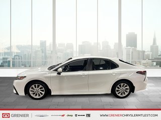 2024 Toyota Camry SE + CUIR + CARPLAY in Pointe-Aux-Trembles, Quebec - 5 - w320h240px