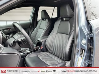 2024 Toyota Corolla Cross XSE HYBRIDE + AWD + TOIT OUVRANT in Pointe-Aux-Trembles, Quebec - 6 - w320h240px