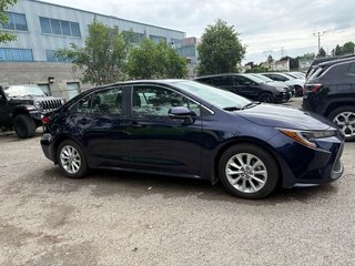 2022 Toyota Corolla XLE in Pointe-Aux-Trembles, Quebec - 2 - w320h240px