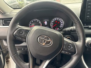 2021 Toyota RAV4 XLE in Pointe-Aux-Trembles, Quebec - 5 - w320h240px