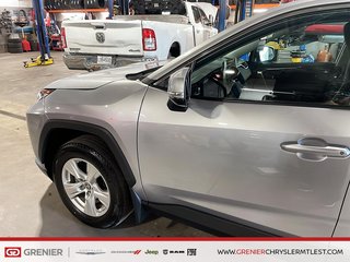 Toyota RAV4 LE + AWD + CARPLAY + GPS 2023 à Pointe-Aux-Trembles, Québec - 4 - w320h240px