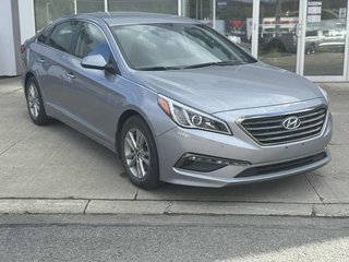 2016 Hyundai Sonata 2.4L GL in Edmundston, New Brunswick - 2 - w320h240px