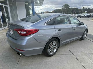 2016 Hyundai Sonata 2.4L GL in Edmundston, New Brunswick - 5 - w320h240px