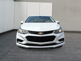 2018 Chevrolet Cruze LS in Drummondville, Quebec - 2 - w320h240px