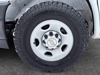 2024 Chevrolet Express Commercial Cutaway in Drummondville, Quebec - 6 - w320h240px