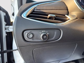 2023 Chevrolet Malibu 2LT in Drummondville, Quebec - 13 - w320h240px