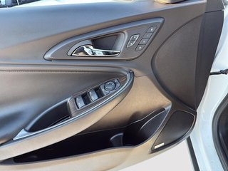 2023 Chevrolet Malibu 2LT in Drummondville, Quebec - 12 - w320h240px