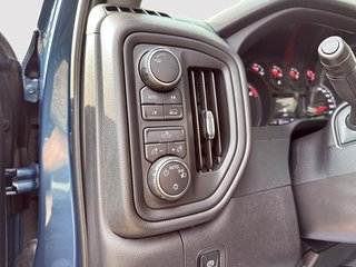 Chevrolet Silverado 1500 Custom 2024 à Drummondville, Québec - 12 - w320h240px