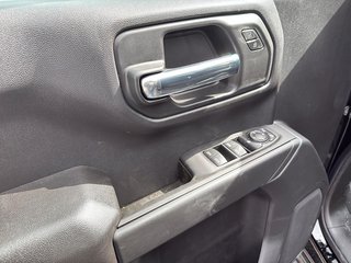 Chevrolet Silverado 1500 Custom Trail Boss 2026 à Drummondville, Québec - 10 - w320h240px