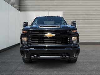 Chevrolet Silverado 2500HD Custom 2024 à Drummondville, Québec - 2 - w320h240px