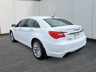 2013 Chrysler 200 Limited in Drummondville, Quebec - 4 - w320h240px