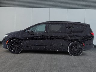 2024 Chrysler Pacifica Touring-L Apparence S Toit-Panoramique in Drummondville, Quebec - 5 - w320h240px