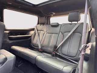 Jeep Grand Wagoneer Series II Obsidian 2023 à Drummondville, Québec - 11 - w320h240px