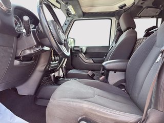 2018 Jeep WRANGLER JK UNLIMITED Sport in Drummondville, Quebec - 8 - w320h240px