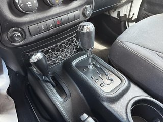 2018 Jeep WRANGLER JK UNLIMITED Sport in Drummondville, Quebec - 17 - w320h240px