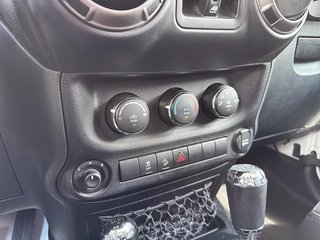 2018 Jeep WRANGLER JK UNLIMITED Sport in Drummondville, Quebec - 16 - w320h240px