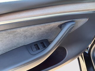 Tesla Model Y  2023 à Drummondville, Québec - 12 - w320h240px