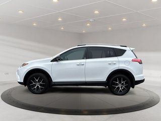 2018  RAV4 SE in Drummondville, Quebec - 5 - w320h240px