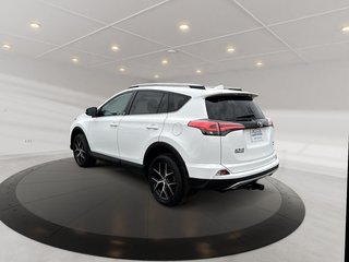 2018  RAV4 SE in Drummondville, Quebec - 4 - w320h240px