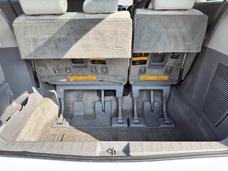 2013 Toyota Sienna in Drummondville, Quebec - 6 - w320h240px