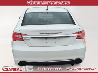 2011 Chrysler 200 in Val-d'Or, Quebec - 3 - w320h240px