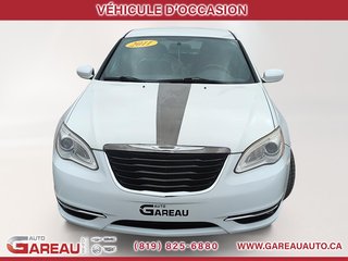 2011 Chrysler 200 in Val-d'Or, Quebec - 2 - w320h240px