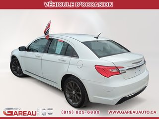 2011 Chrysler 200 in Val-d'Or, Quebec - 4 - w320h240px