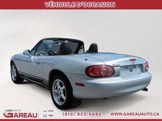 Mazda MX-5 Miata  2002 à Val-d'Or, Québec - 3 - w320h240px