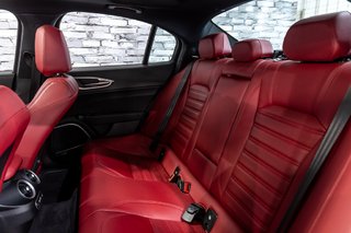 Alfa Romeo Giulia VELOCE-AWD-TOIT-CUIR-NAVIGATION-CAM 2022 à Montréal, Québec - 6 - w320h240px