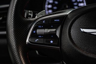 2023 GENESIS G70 3.3T SPORT 365 HP HUD CAM 360 TOIT CUIR CHAUFFANTS in Montréal, Quebec - 6 - w320h240px