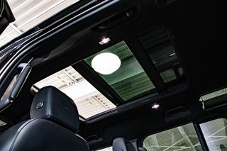 2023 Land Rover Defender S 110 in Montréal, Quebec - 3 - w320h240px
