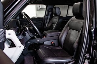 2023 Land Rover Defender S 110 in Montréal, Quebec - 4 - w320h240px
