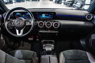 2022 Mercedes-Benz A-Class A 250 4MATIC NIGHT PACKAGE CUIR TOIT CAMERA in Montréal, Quebec - 5 - w320h240px