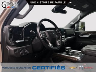 2023 Chevrolet Silverado 1500 à St-Raymond, Québec - 12 - w320h240px
