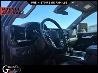2023 Chevrolet Silverado 1500 à St-Raymond, Québec - 8 - w320h240px