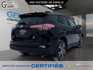 2017 Toyota RAV4 à St-Raymond, Québec - 3 - w320h240px