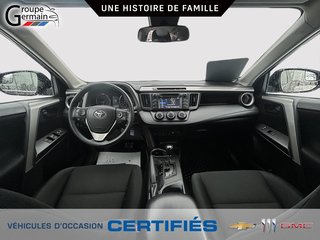 2017 Toyota RAV4 à St-Raymond, Québec - 22 - w320h240px