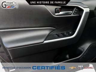 2021 Toyota RAV4 à St-Raymond, Québec - 12 - w320h240px