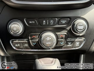 2023 Jeep CHEROKEE in Donnacona, Quebec - 15 - w320h240px