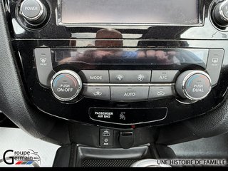 2017 Nissan Rogue in Donnacona, Quebec - 16 - w320h240px