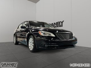 Chrysler 200 Touring VENDU TEL QUEL SANS GARANTIES 2012 à Granby, Québec - 3 - w320h240px