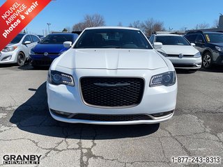 2018 Chrysler 300 S in Granby, Quebec - 2 - w320h240px