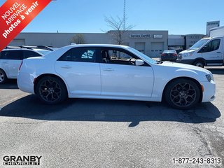 2018 Chrysler 300 S in Granby, Quebec - 4 - w320h240px
