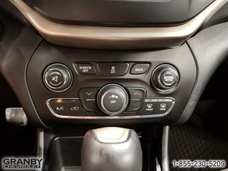 2016 Jeep Cherokee in Granby, Quebec - 13 - w320h240px