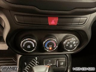 2015 Jeep Renegade in Granby, Quebec - 17 - w320h240px