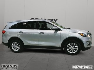 2017 Kia Sorento in Granby, Quebec - 6 - w320h240px