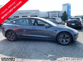 Tesla Model 3  2022 à Granby, Québec - 4 - w320h240px