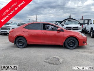 2017 Toyota Corolla in Granby, Quebec - 4 - w320h240px