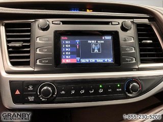 2017 Toyota Highlander in Granby, Quebec - 17 - w320h240px