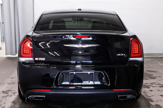 2015 Chrysler 300 300S + RWD + V6 + TOIT OUVRANT PANO + CUIR in Terrebonne, Quebec - 6 - w320h240px